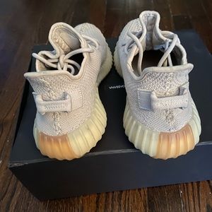 Very comfy and like new Yeezys